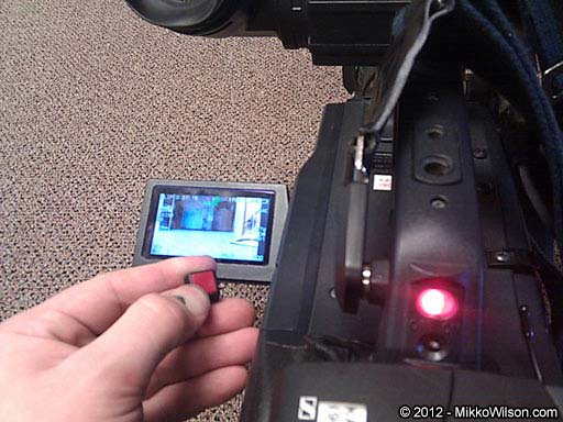 Testing the Tally return on the Switronix Recon: Pressing a button connected to the Tally In on the Receiver sends a signal back through the Tally Out on the Transmitter and triggers the Tally lights on the camera's body and on-screen display.